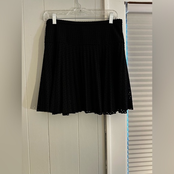 J.Crew Laser Cut Black Pleated Mini Skirt Size 4 - Picture 4 of 6